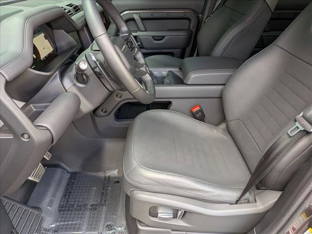 Certified 2025 Land Rover Defender 110 image 17