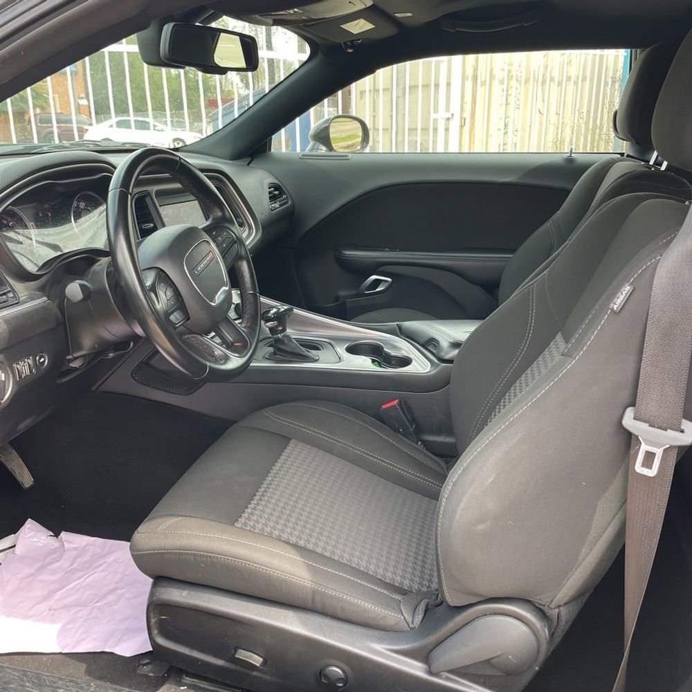 Used 2022 Dodge Challenger SXT image 5