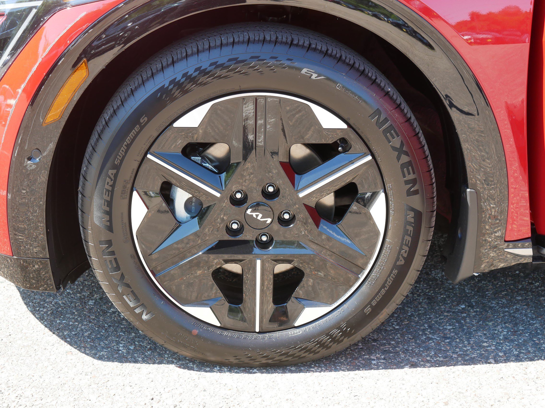 Certified 2025 Kia EV6 Wind AWD/4WD image 15