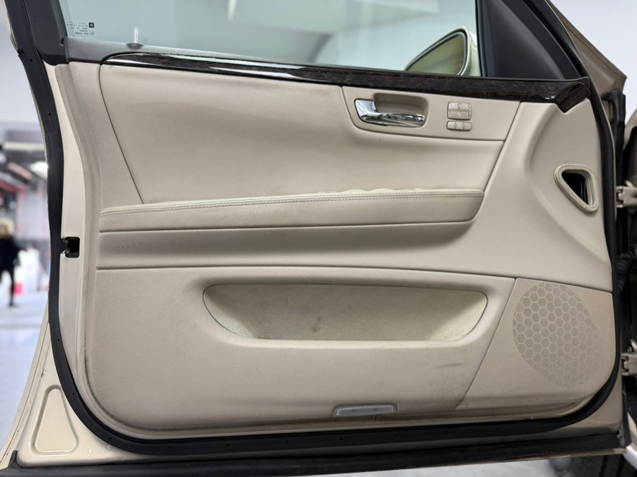 Used 2008 Cadillac DTS w/ Sun And Sound Package image 36