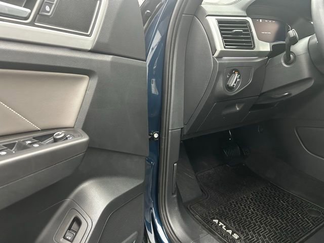 Used 2023 Volkswagen Atlas Cross Sport SEL image 30
