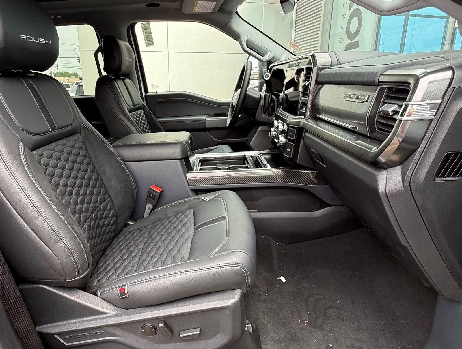 New 2026 Ford F250 Lariat w/ Black Appearance Package image 22