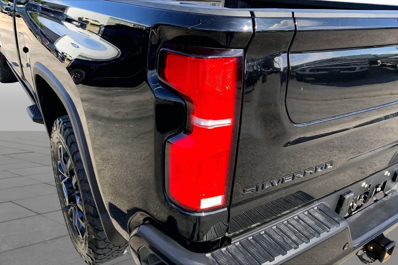 Used 2025 Chevrolet Silverado 2500 High Country w/ Midnight Edition AWD/4WD image 25