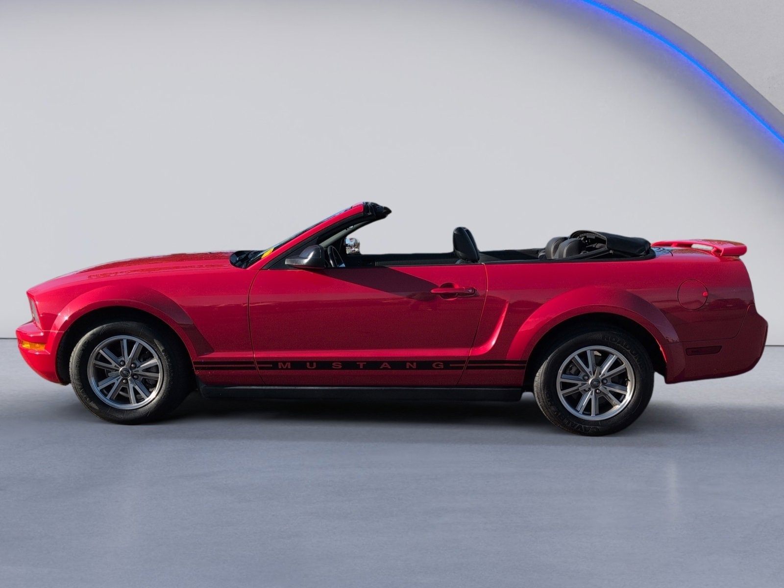 Used 2005 Ford Mustang Convertible image 5
