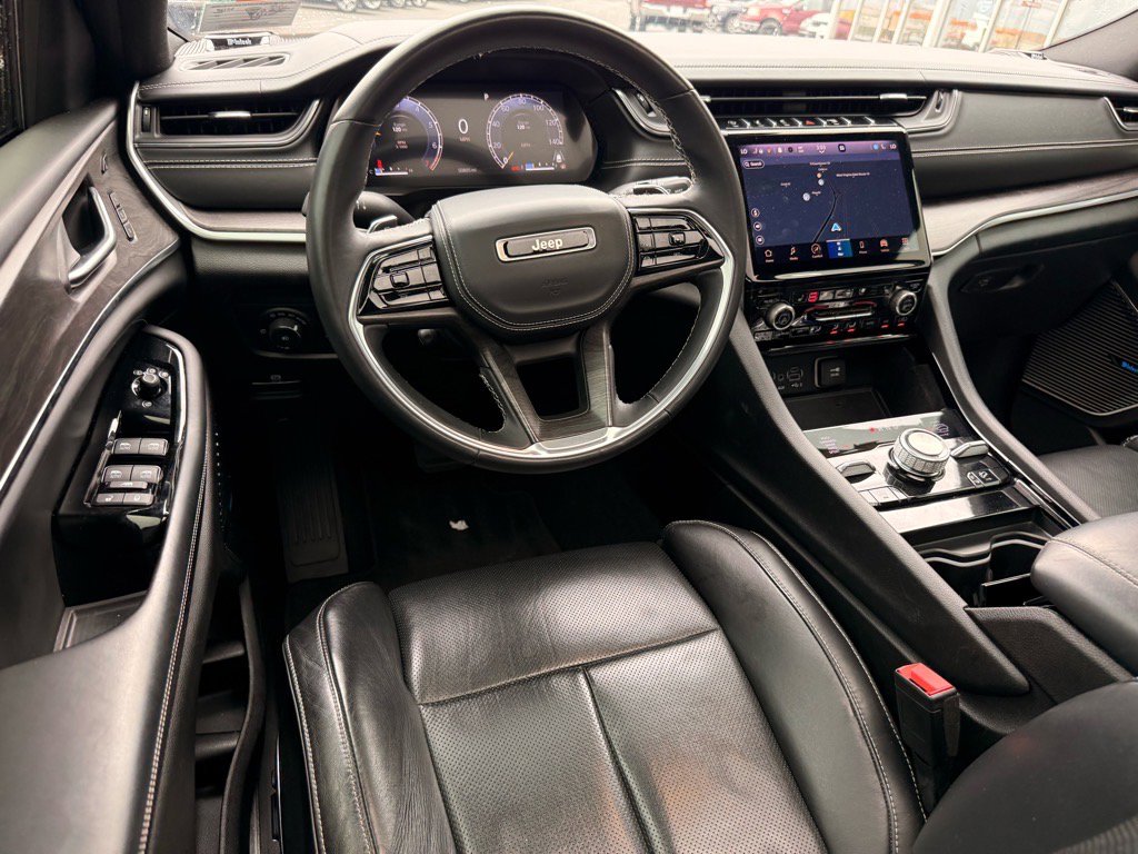 Used 2022 Jeep Grand Cherokee Overland w/ Luxury Tech Group IV image 10