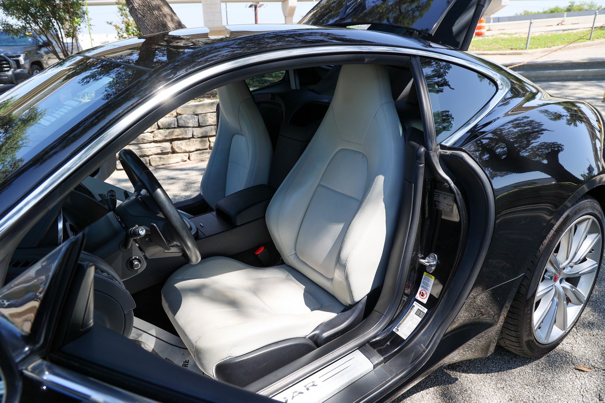 Used 2016 Jaguar F-TYPE Coupe RWD image 34