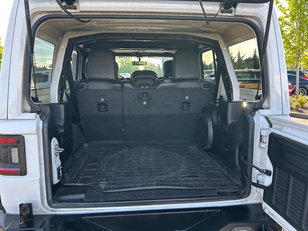 Used 2022 Jeep Wrangler Unlimited Sahara AWD/4WD image 30