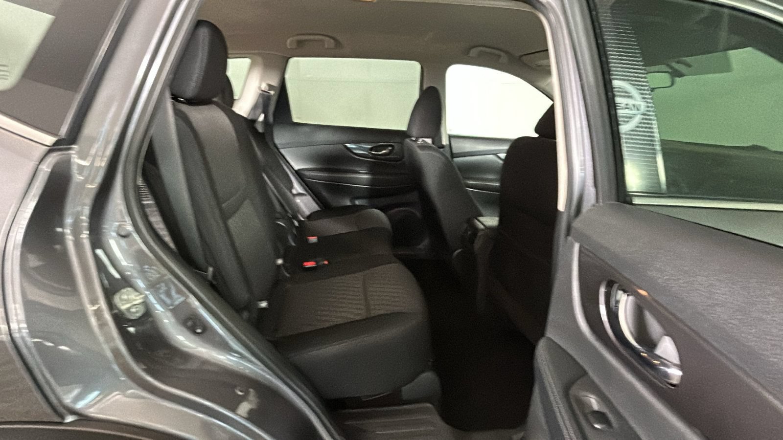 Used 2020 Nissan Rogue S FWD image 32