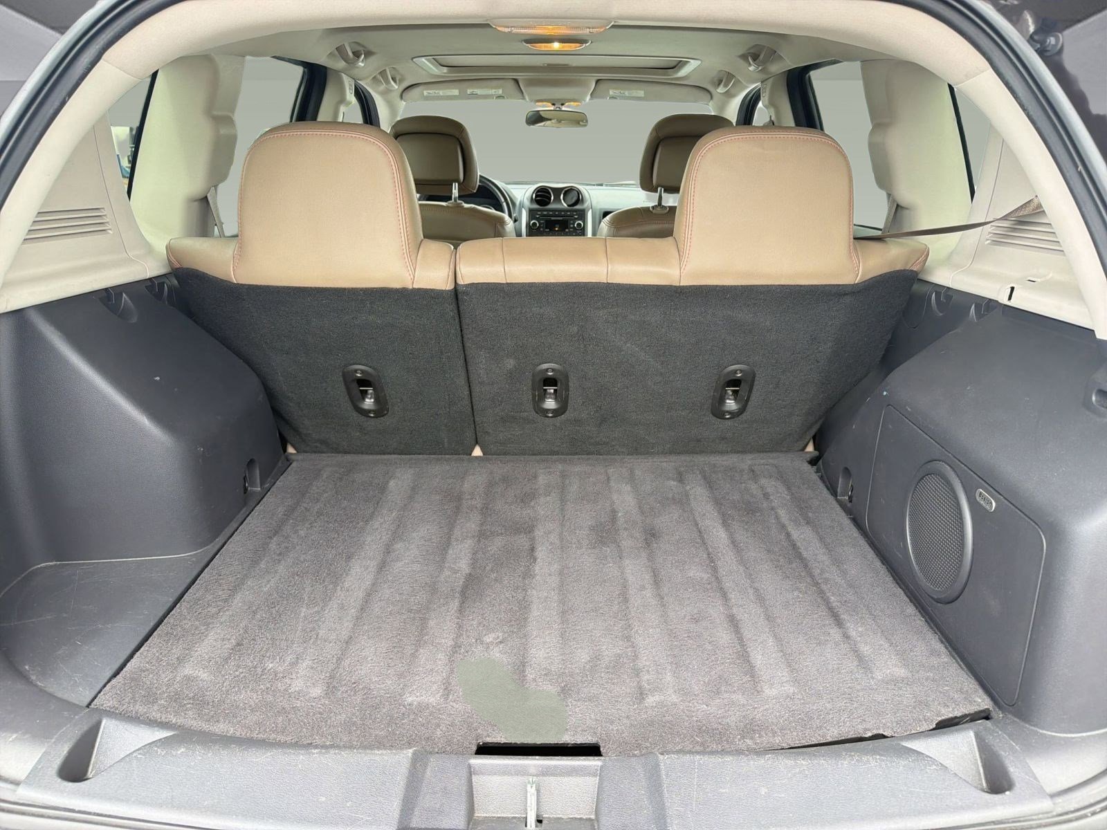 Used 2014 Jeep Compass Latitude w/ Sun/Sound Group image 28