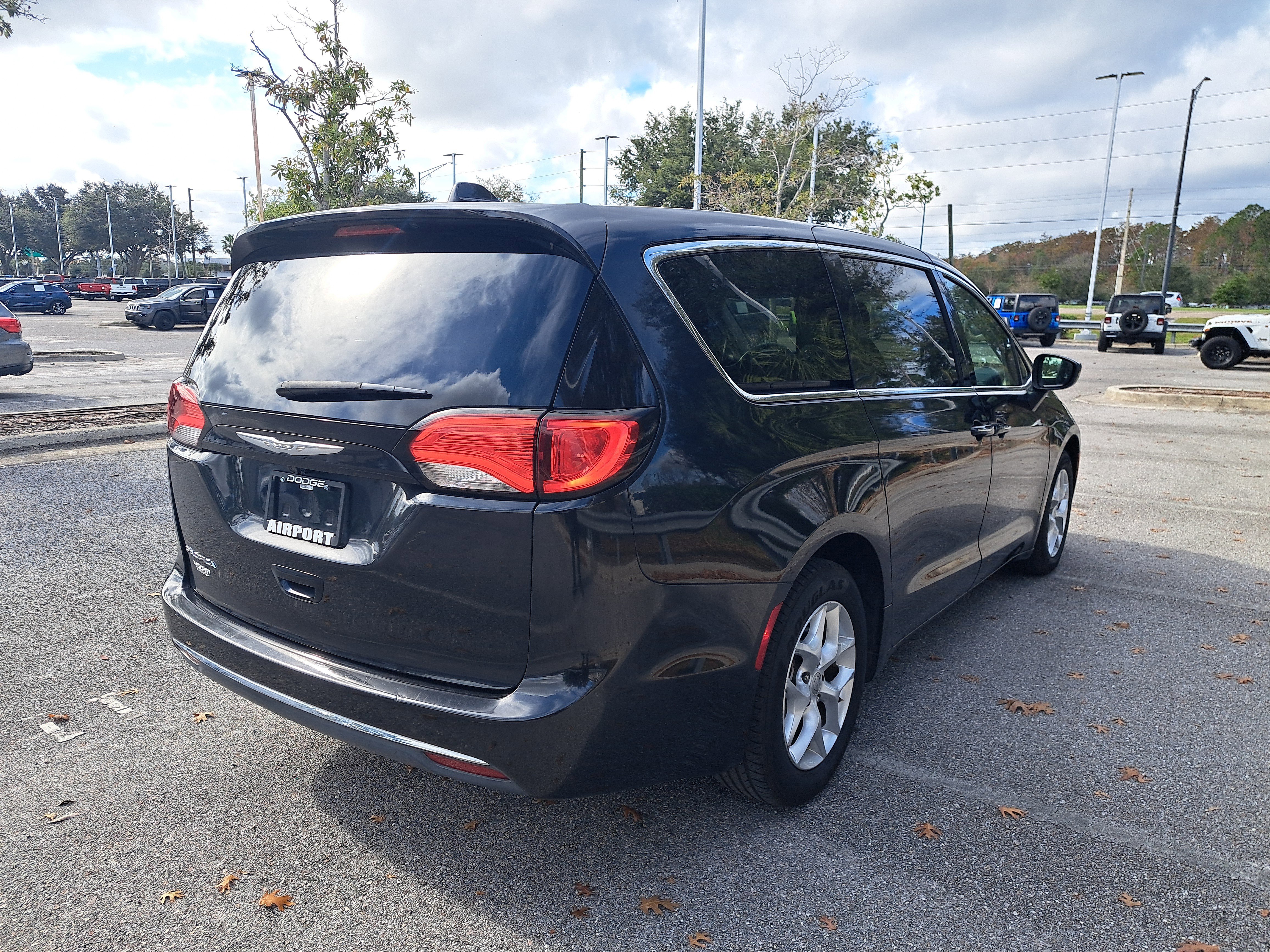 Used 2017 Chrysler Pacifica Touring Plus w/ Tire & Wheel Group image 6