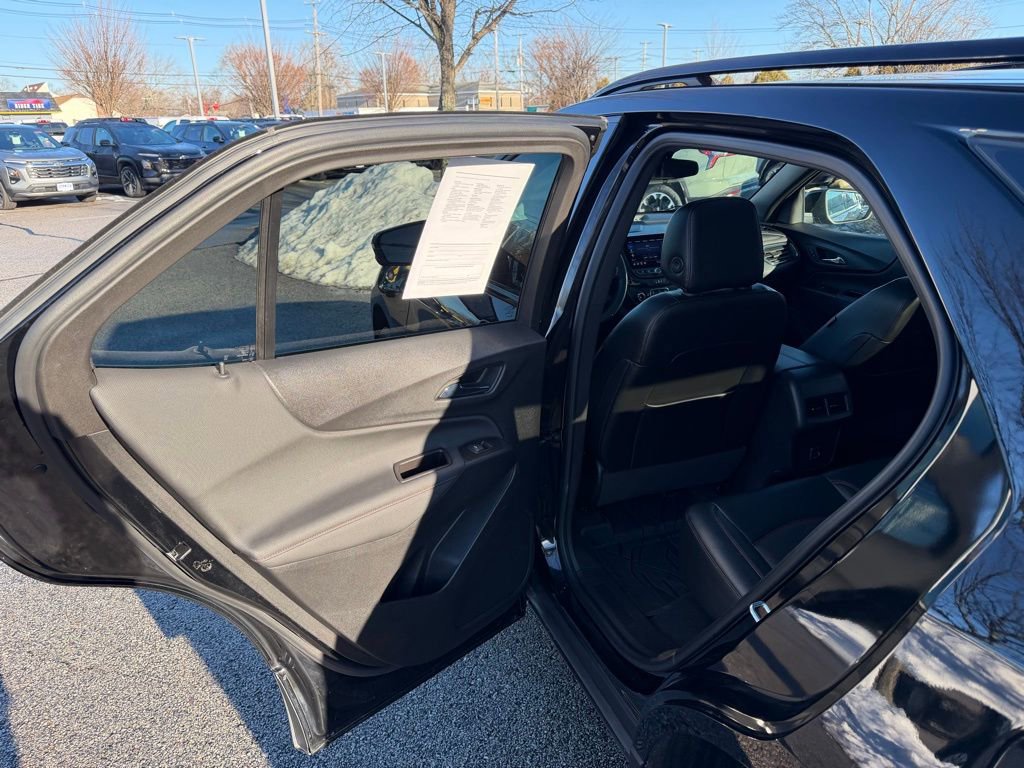 Used 2023 Chevrolet Equinox RS w/ RS Leather Package image 17