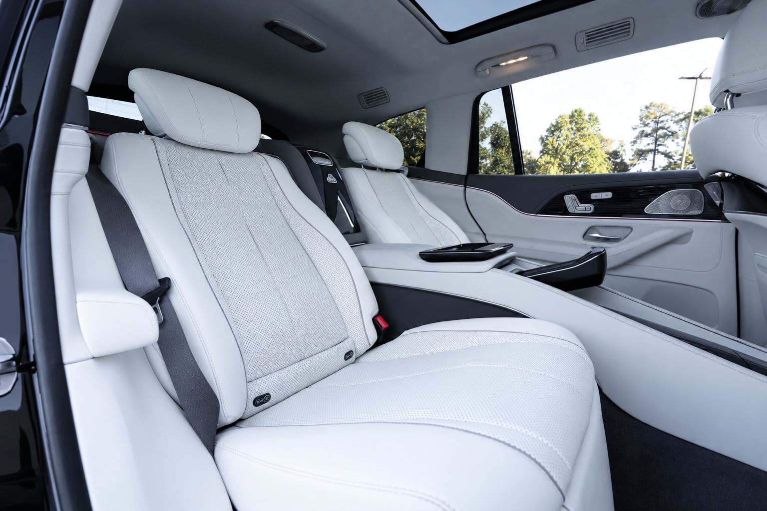 Used 2022 Mercedes-Benz Maybach GLS 600 4MATIC image 28