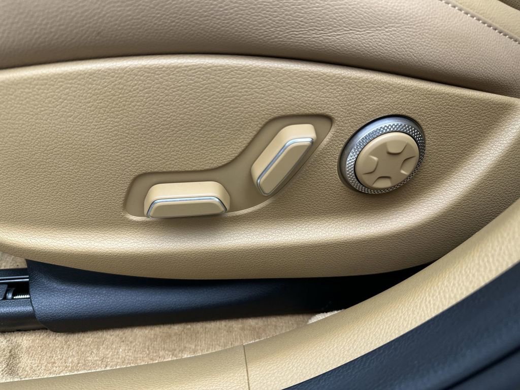 Used 2025 Genesis G80 2.5T Advanced image 12