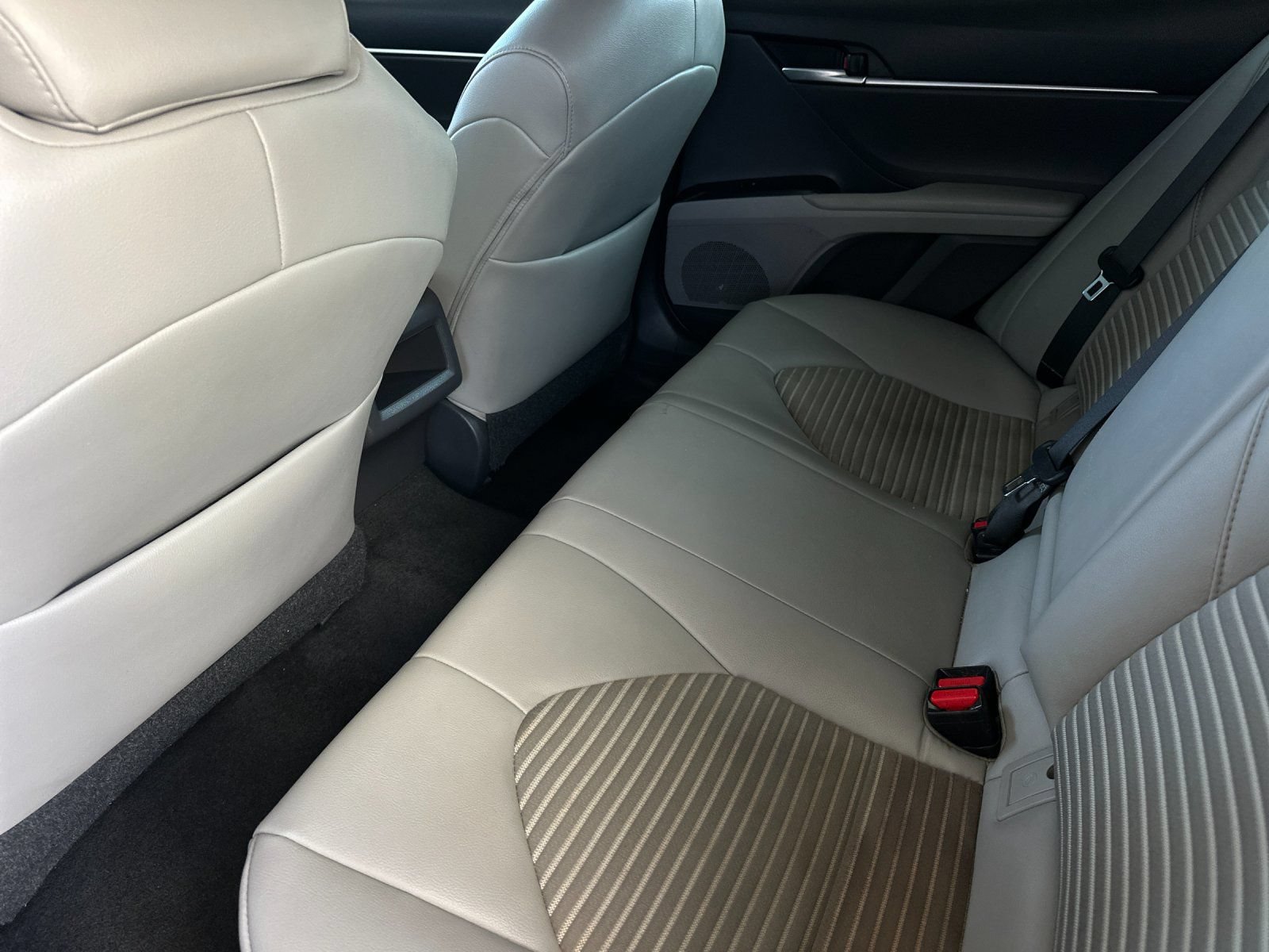 Used 2019 Toyota Camry SE FWD image 11
