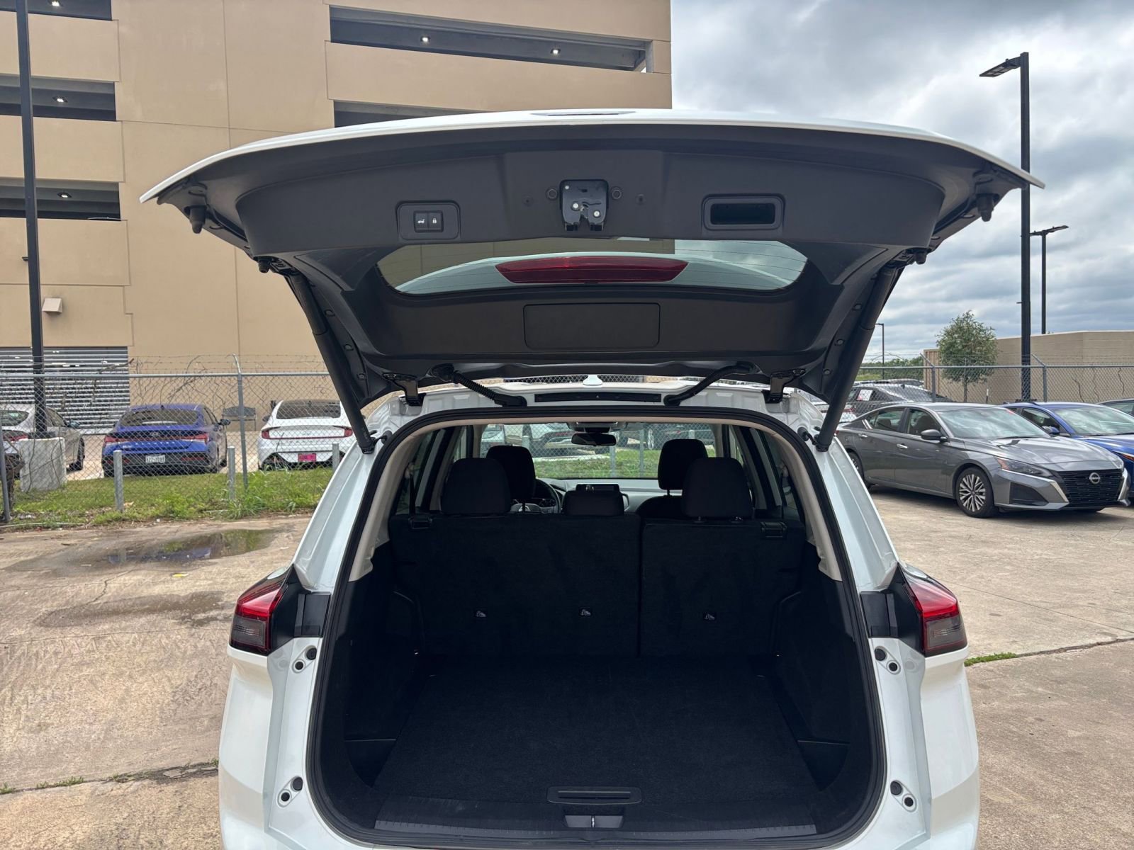 Used 2025 Nissan Rogue SV AWD/4WD image 31