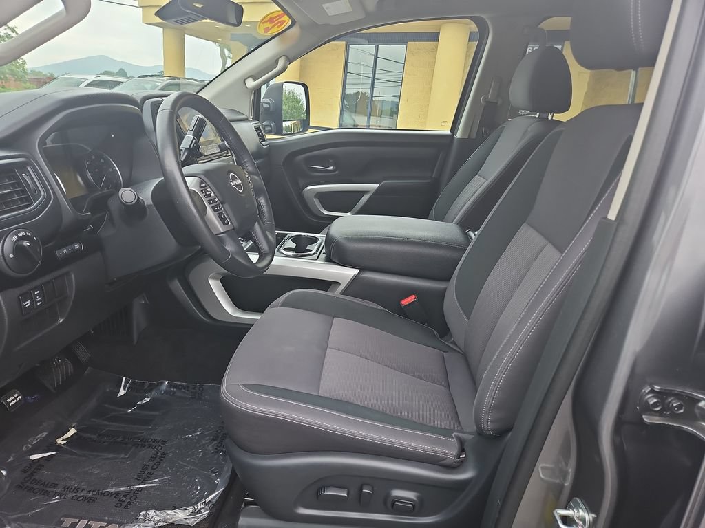 Used 2024 Nissan Titan SV w/ SV Convenience Package AWD/4WD image 10