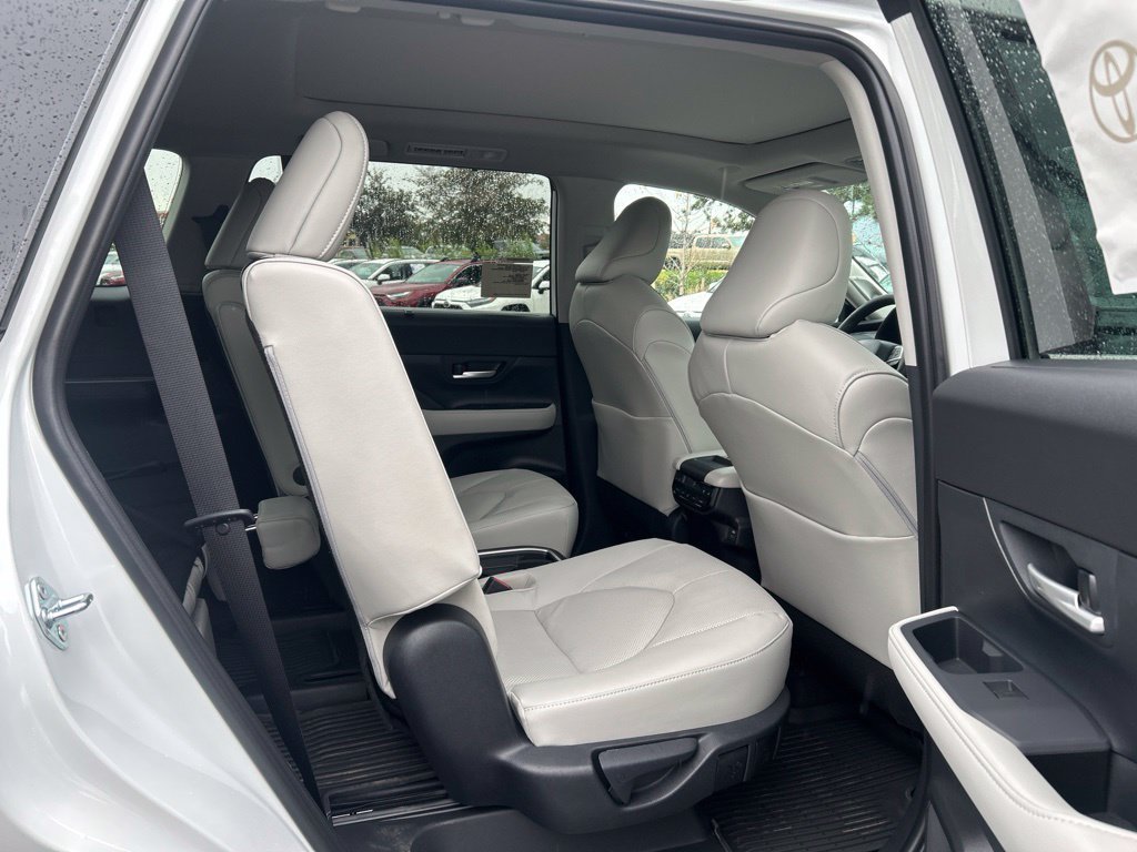 Used 2026 Toyota Grand Highlander AWD image 16