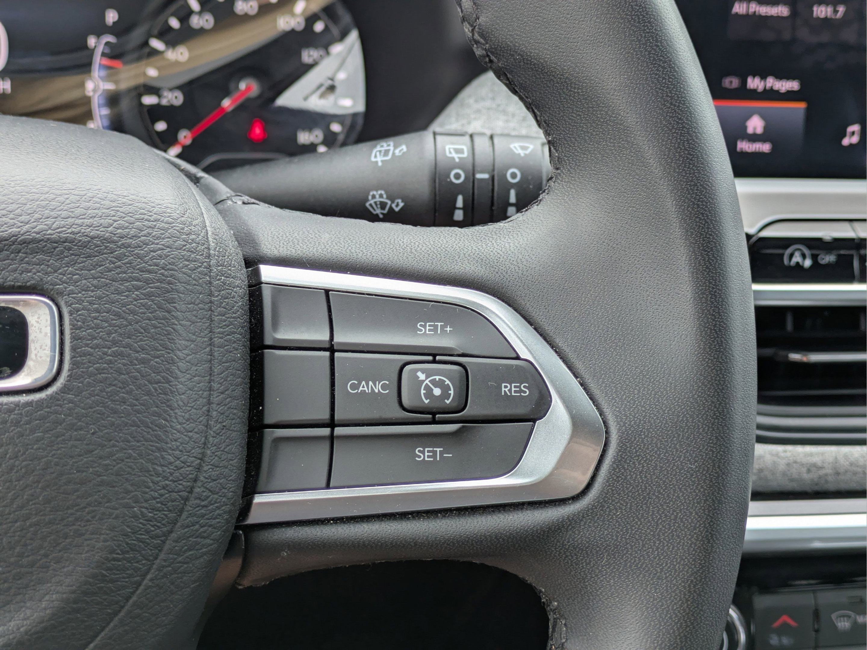 Used 2024 Jeep Compass Latitude AWD/4WD image 24