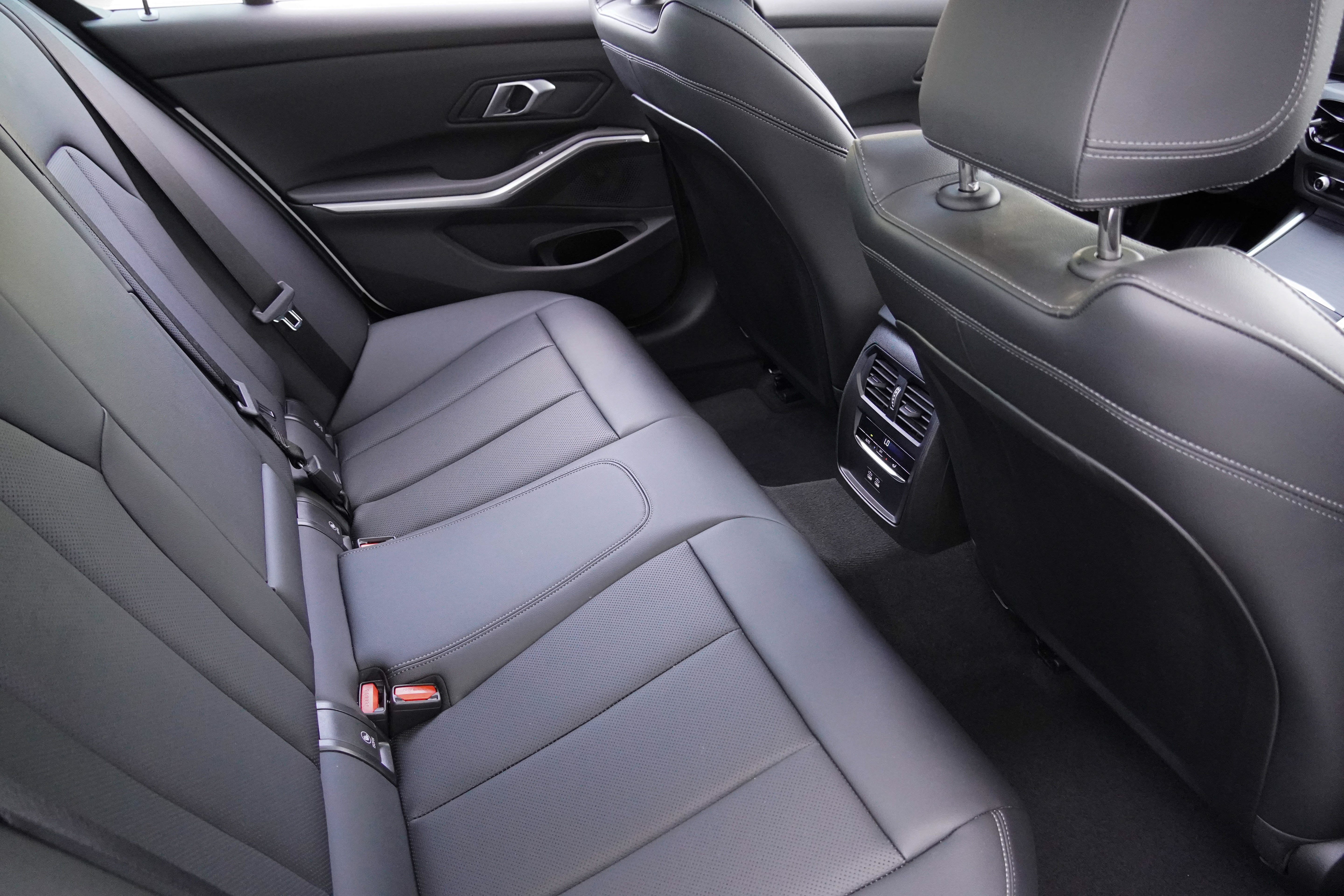Used 2025 BMW 330i Sedan RWD image 33