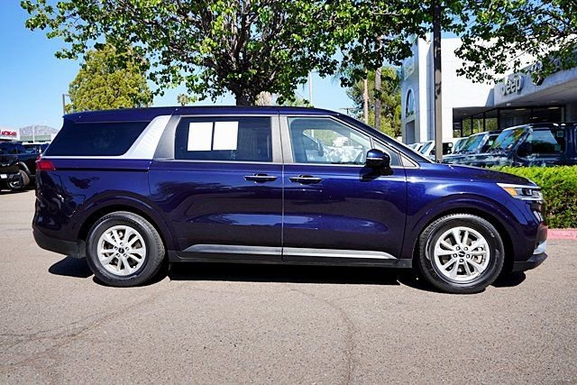 Used 2024 Kia Carnival LX FWD image 7