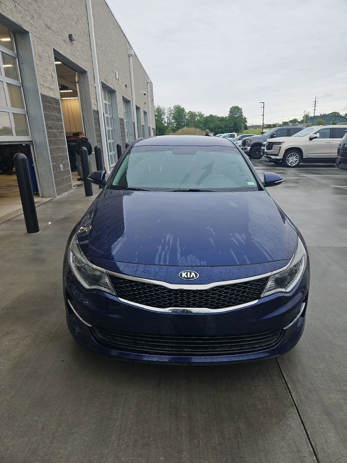 Used 2018 Kia Optima LX w/ 17" Alloy Wheels Package FWD image 1