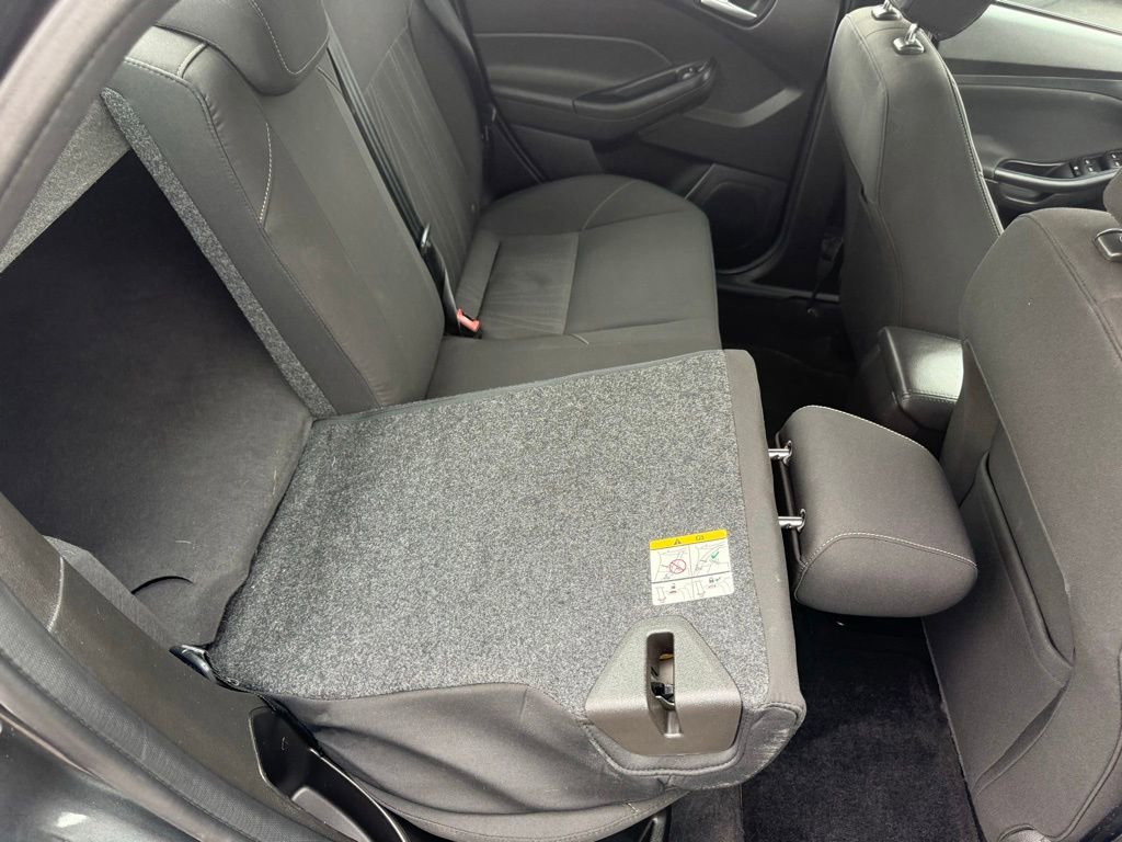 Used 2017 Ford Focus SE FWD image 44
