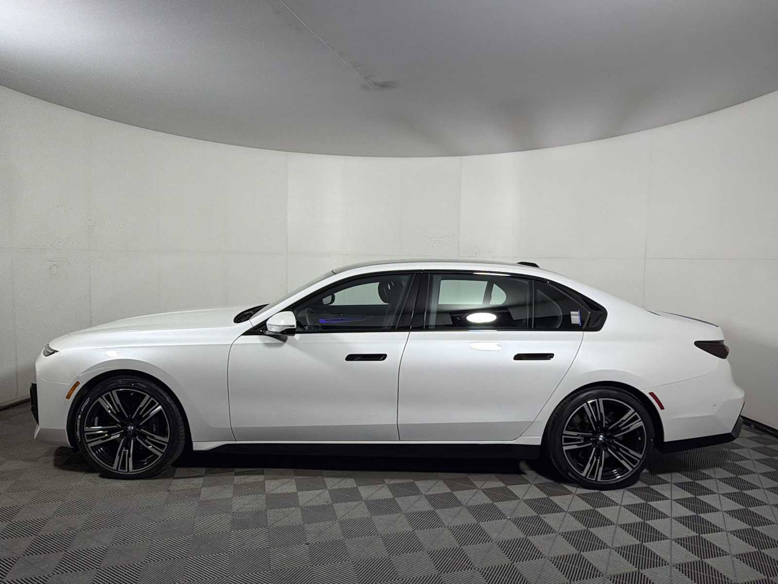 Certified 2023 BMW 760i xDrive AWD/4WD image 8