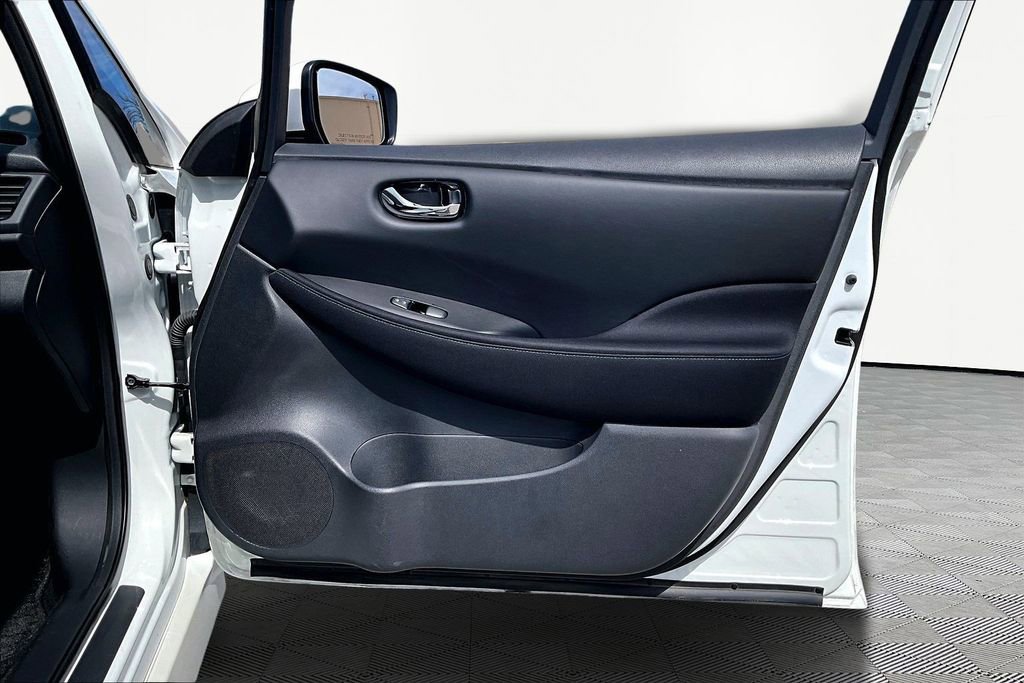 Used 2019 Nissan Leaf SV w/ SV Technology Package image 24