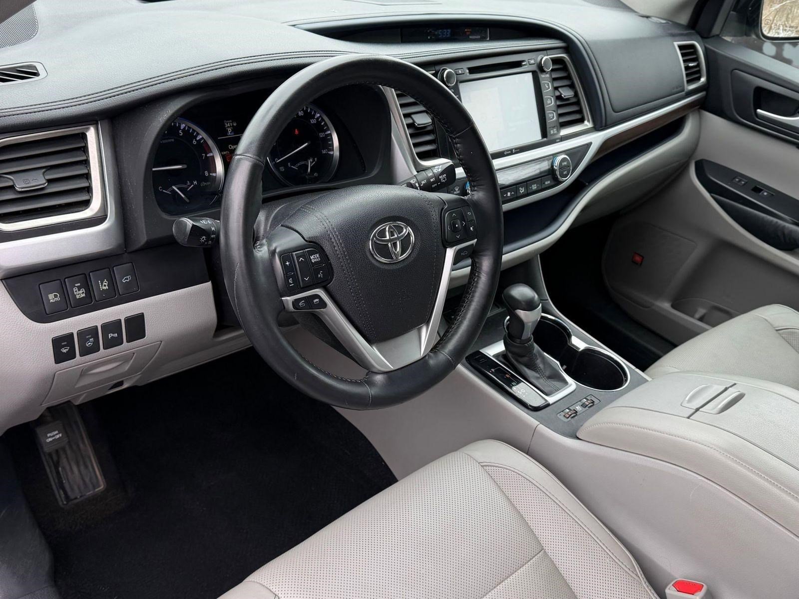 Used 2015 Toyota Highlander Limited Platinum image 25
