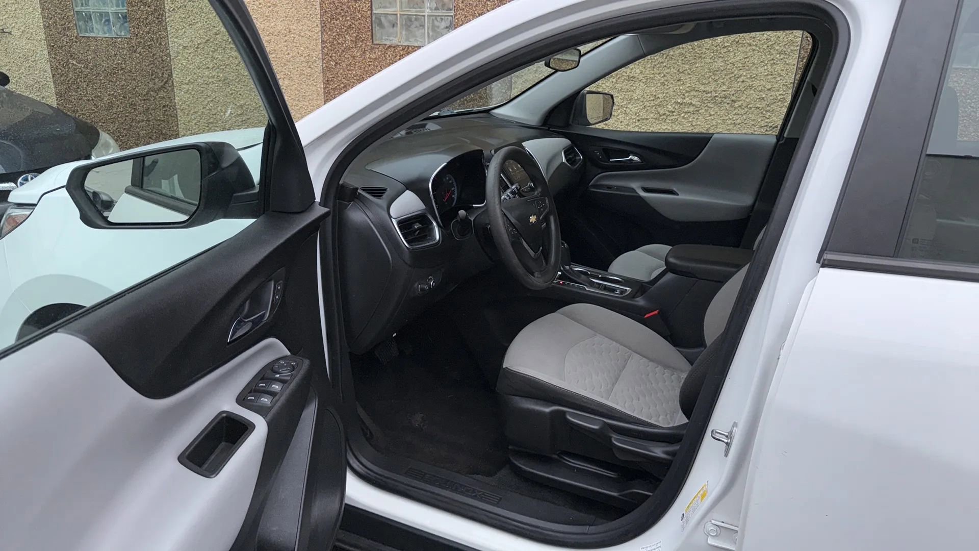 Used 2020 Chevrolet Equinox LS image 23