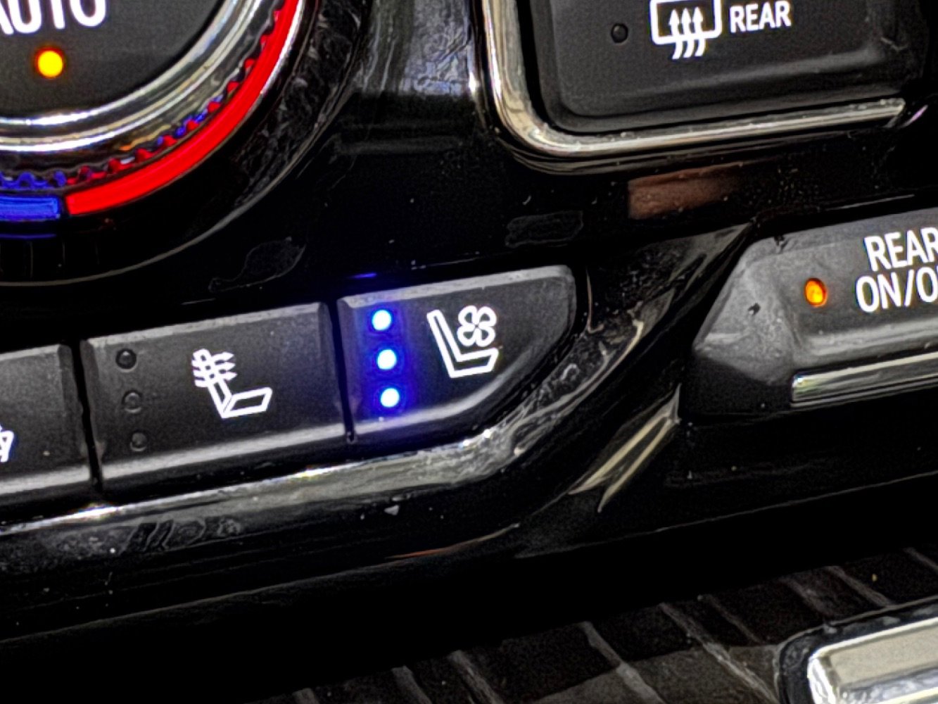 Used 2022 GMC Yukon Denali image 36