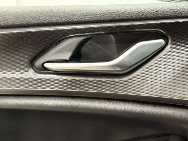 Used 2023 Jeep Grand Cherokee Altitude image 32