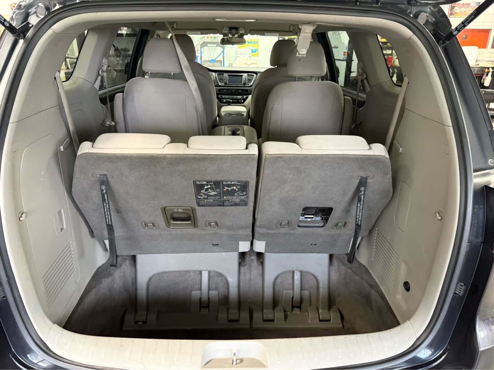 Used 2021 Kia Sedona LX FWD image 23