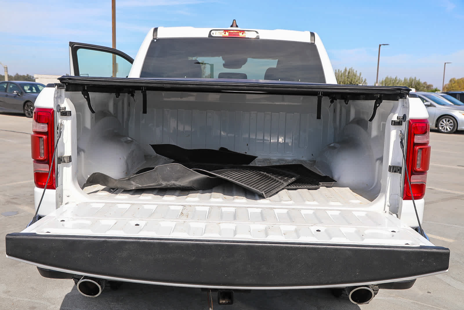 Used 2023 RAM 1500 Laramie AWD/4WD image 24