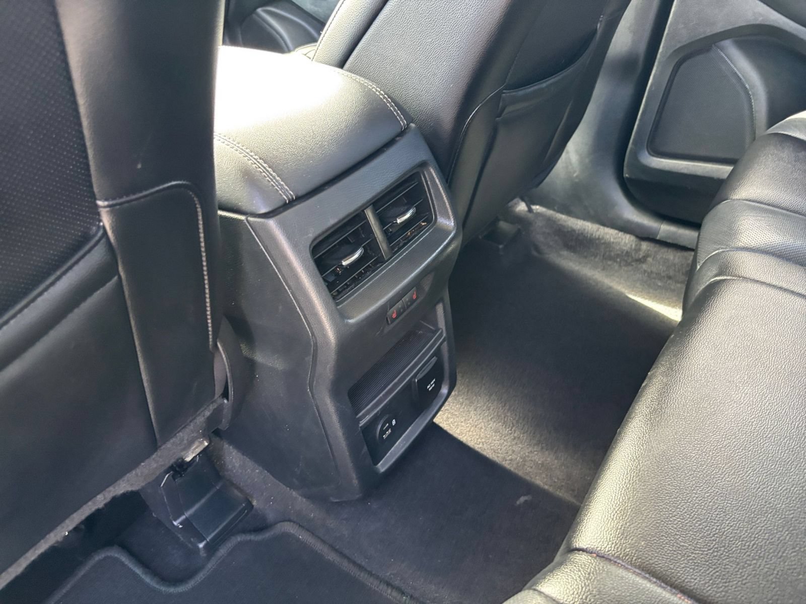 Used 2022 Ford Edge Titanium w/ Equipment Group 301A AWD/4WD image 25