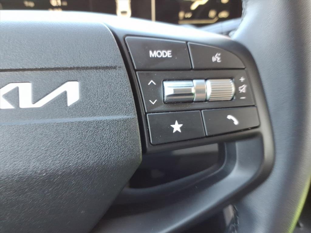 Used 2025 Kia K4 EX image 22