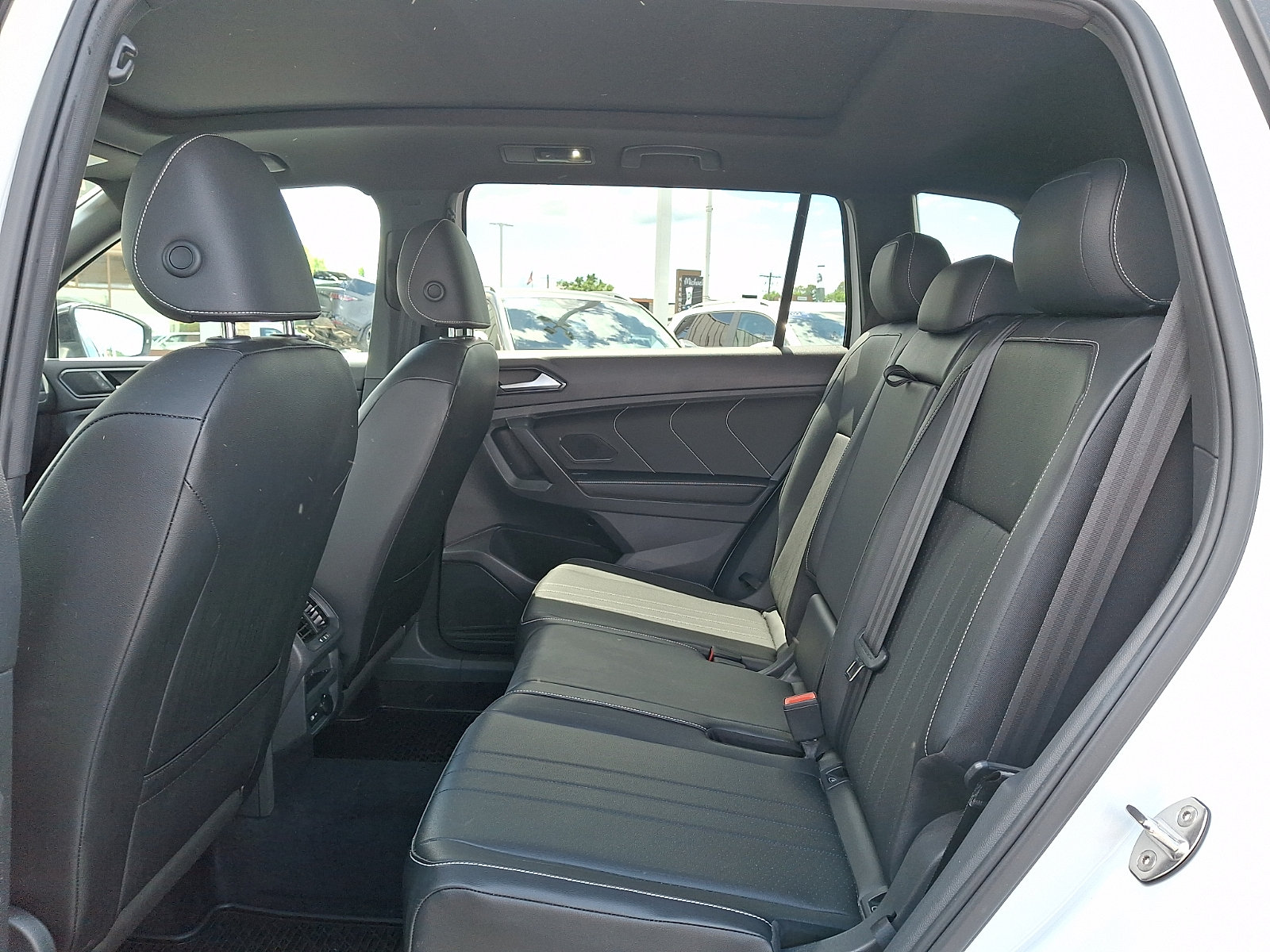 Certified 2022 Volkswagen Tiguan SE R-Line AWD/4WD image 10