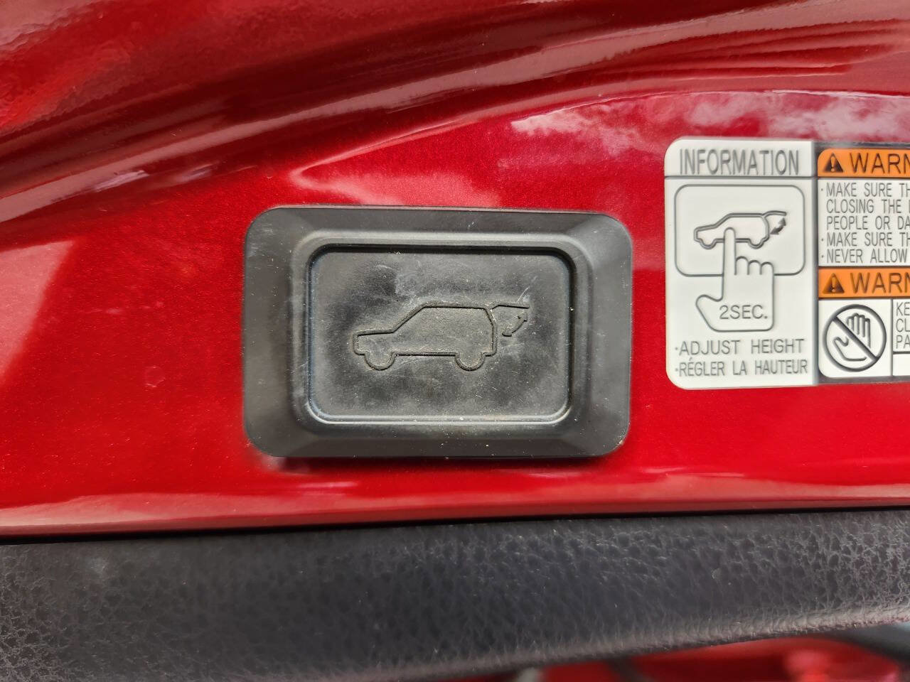 Used 2018 Toyota RAV4 Limited w/ Advanced Technology Package AWD/4WD image 28