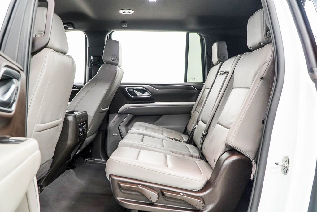 Used 2024 Chevrolet Suburban LT RWD image 41