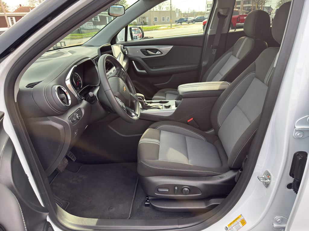 Used 2025 Chevrolet Blazer LT image 13