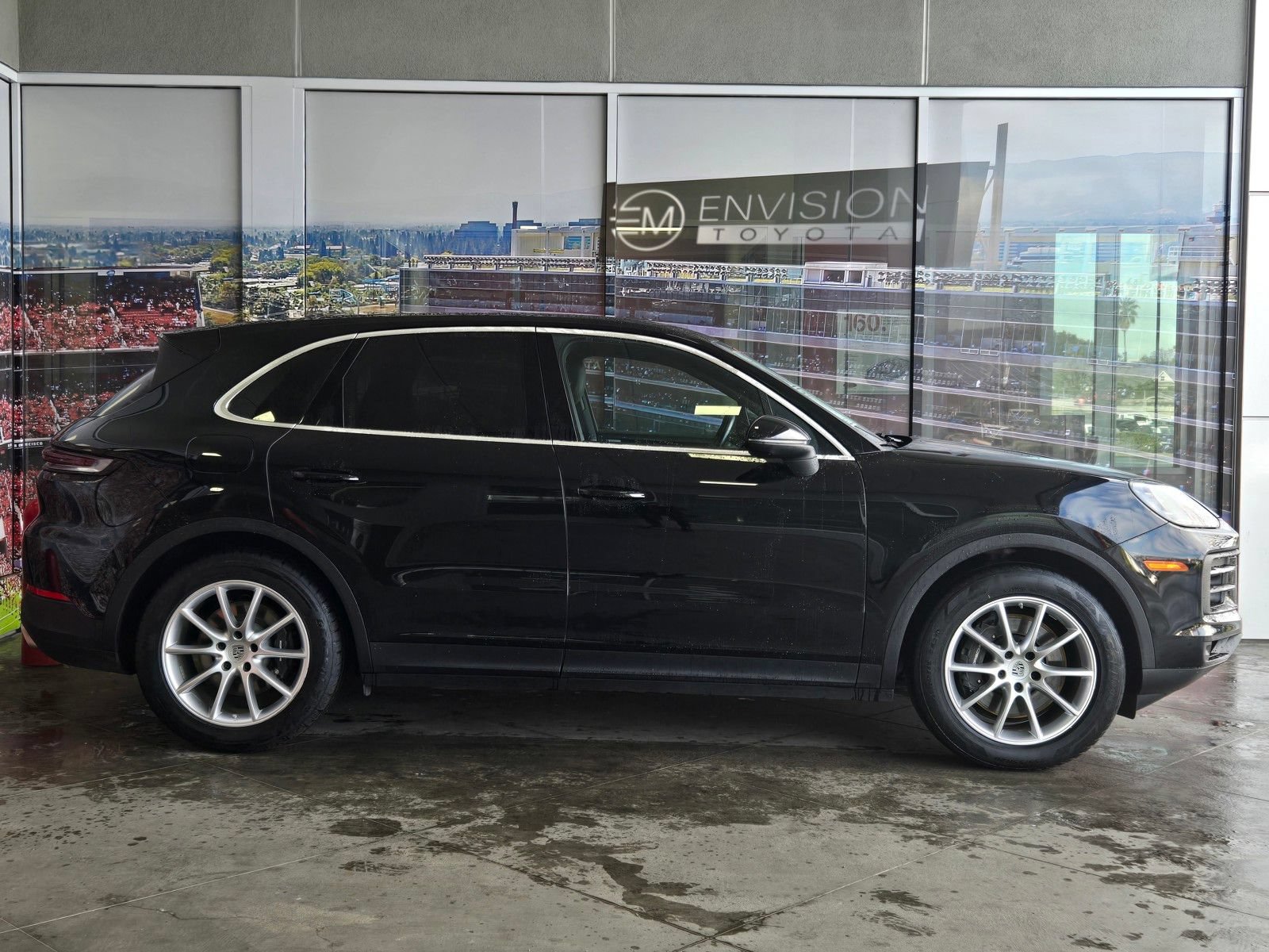 Used 2024 Porsche Cayenne AWD/4WD image 4