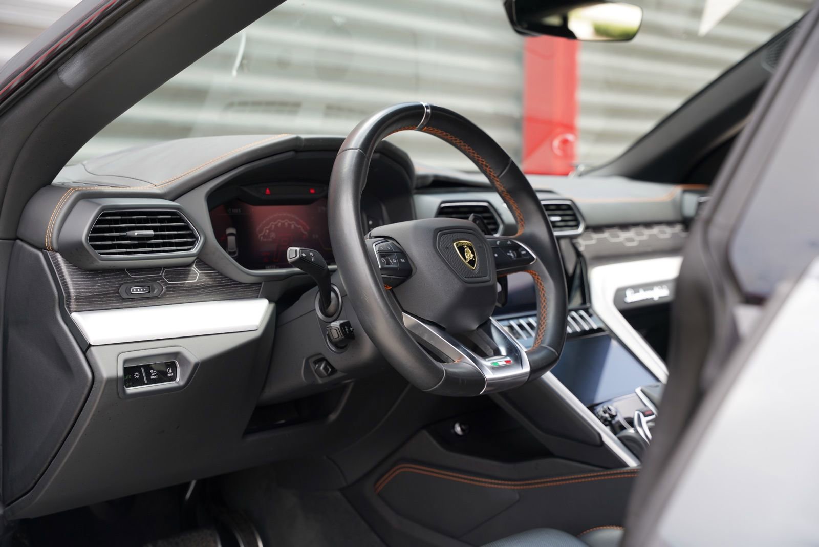 Used 2020 Lamborghini Urus image 8