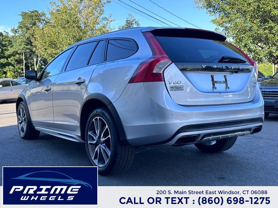 Used 2017 Volvo V60 T5 Cross Country Platinum w/ Climate Package AWD/4WD image 5