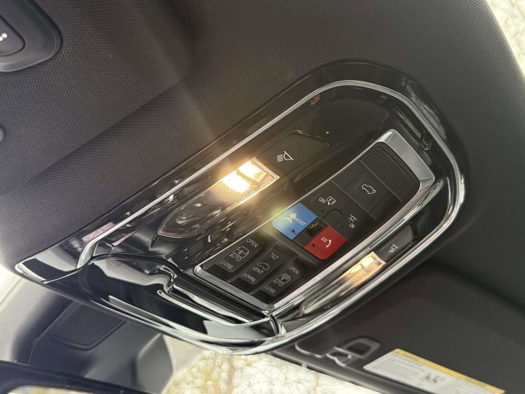 Used 2023 Jeep Grand Cherokee Overland image 17