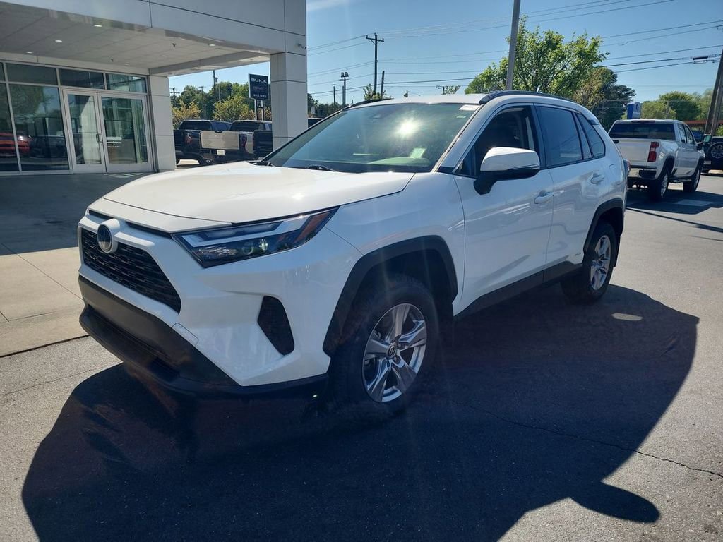 Used 2023 Toyota RAV4 XLE AWD/4WD image 4