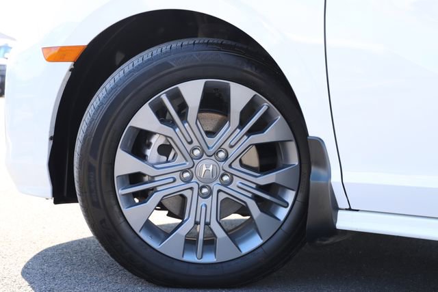 Used 2025 Honda Odyssey Touring image 3