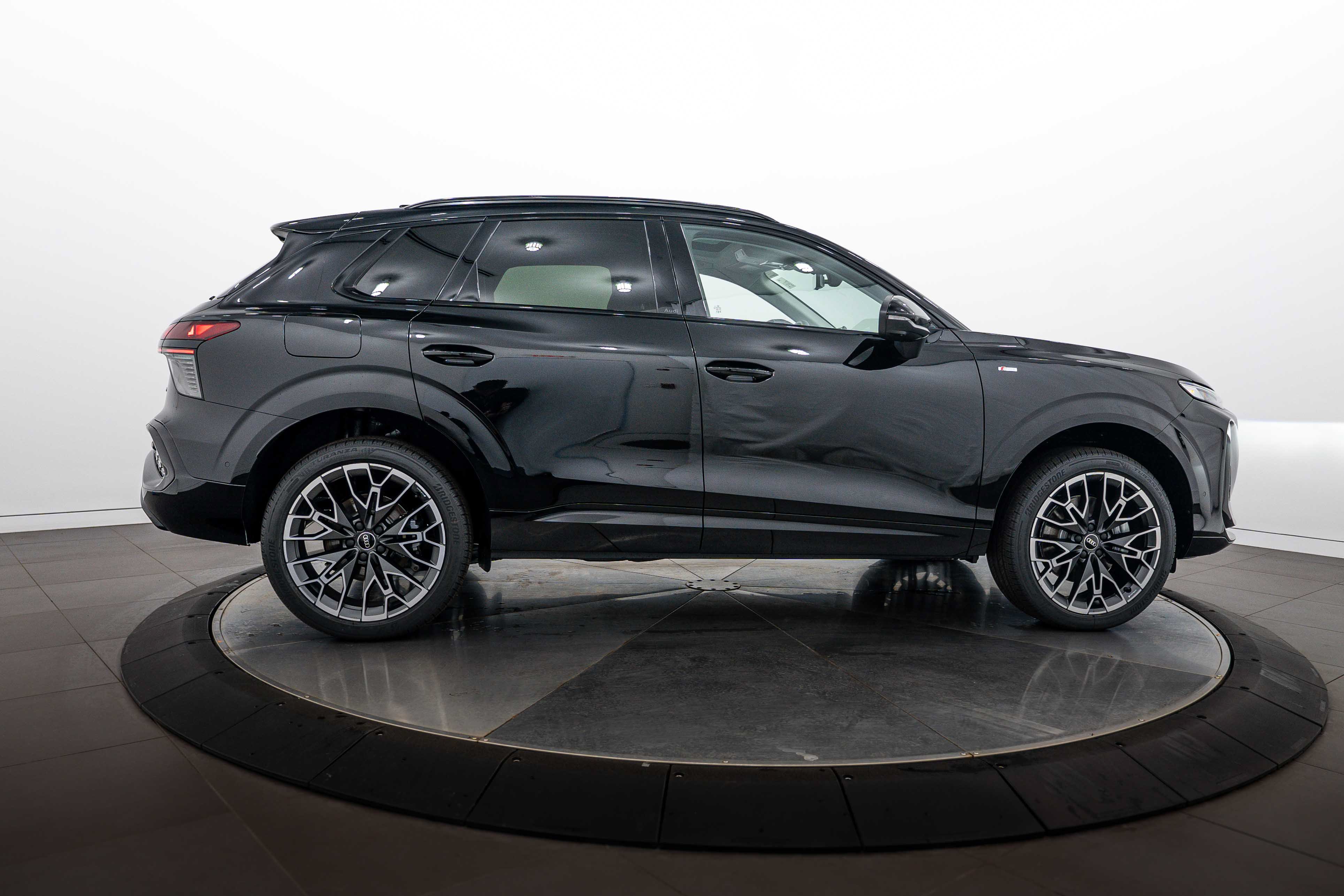 New 2026 Audi Q3 quattro 2.0T AWD/4WD image 3