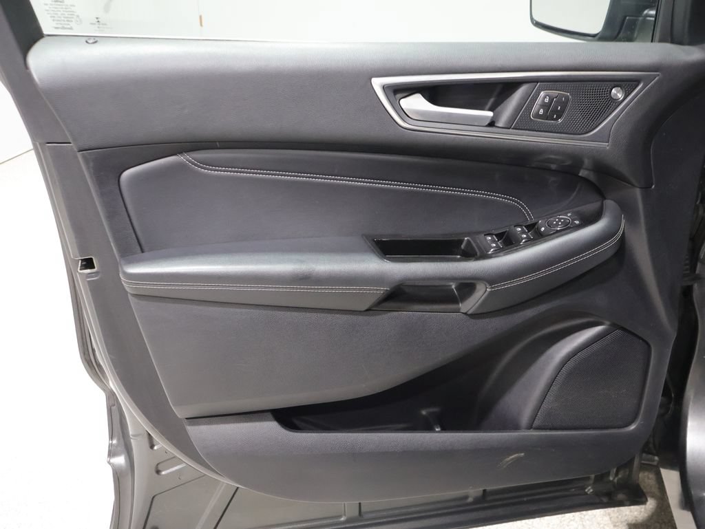 Used 2019 Ford Edge Titanium w/ Cold Weather Package AWD/4WD image 13