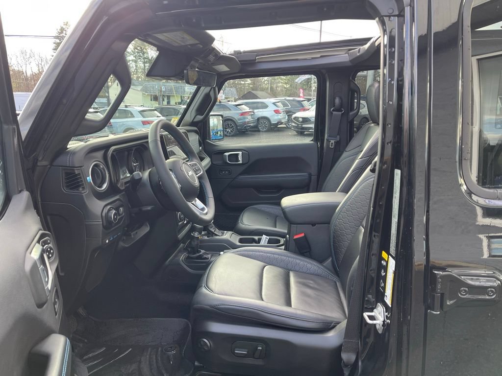 Used 2024 Jeep Wrangler High Altitude AWD/4WD image 14