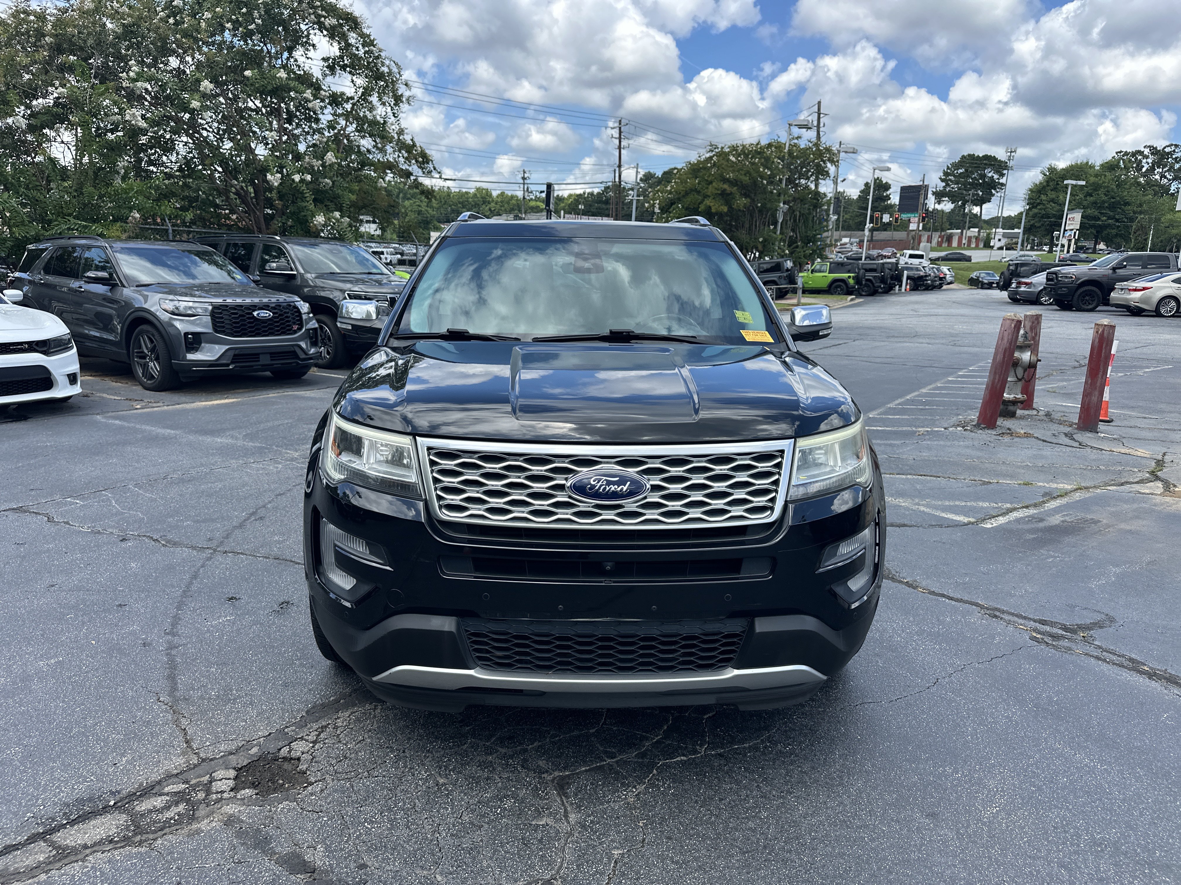 Used 2017 Ford Explorer Platinum AWD/4WD image 4